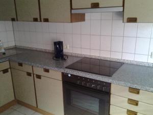 Η κουζίνα ή μικρή κουζίνα στο Monteurzimmer Alte Schule Heberndorf 1 +41 φωτογραφίες