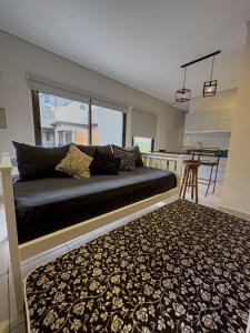 a living room with a bed and a kitchen at Ocean Apartments in Ciudad Lujan de Cuyo