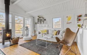 Posezení v ubytování Lovely Home In Ålbæk With Wifi