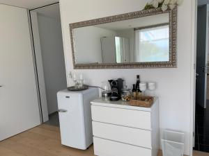 Kuchyň nebo kuchyňský kout v ubytování Deluxe Doppelzimmer mit Pool und Aussicht