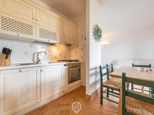 Kuchyňa alebo kuchynka v ubytovaní Casa Perla