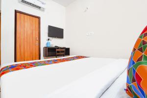 Кровать или кровати в номере FabExpress Epic Residency