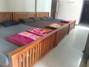 מיטה או מיטות בחדר ב-Chikkoose lodge