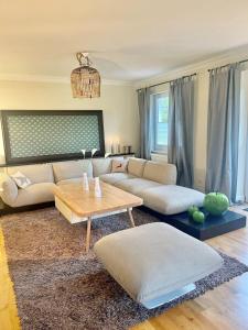 Posezení v ubytování Ruhiges Landhaus am Wald mit Garten