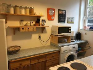 Кухня или мини-кухня в Appartement in Wismar mit Terrasse und Garten - b48721
