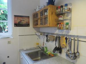 Kuhinja ili čajna kuhinja u objektu Appartement in Wismar mit Terrasse und Garten - b48721