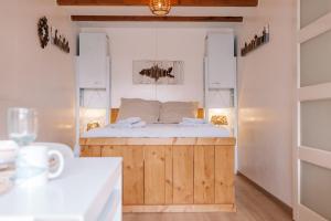 a bedroom with a bed with a wooden headboard at De Jutter - Zandvoort in Zandvoort