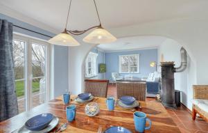 Χώρος καθιστικού στο 2 Bedroom Lovely Home In Galmsbüll