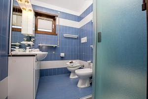 Kúpeľňa v ubytovaní Residence Christina Due Laghi - Happy Rentals