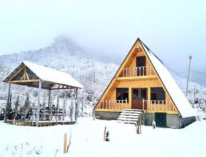 Qalaciq Aframe house v zimě