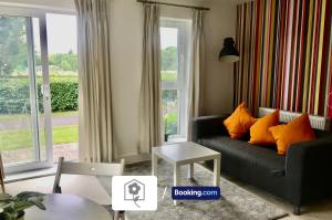 Część wypoczynkowa w obiekcie Garden Apartment near New Forest By Your Stay Solutions Short Lets & Serviced Accommodation Southampton With Free Wi-Fi