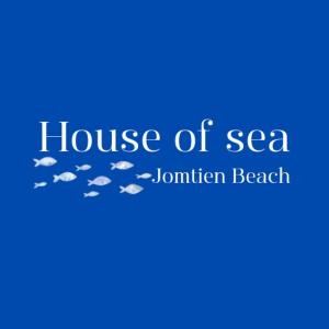 una casa de mar con un grupo de peces en House of sea Jomtien beach, en Jomtien Beach