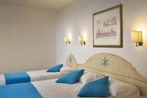 A bed or beds in a room at Hotel Villa Campana