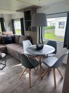 Posezení v ubytování RBR 168 - Beach Resort Kamperland