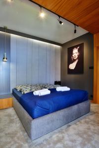 a bedroom with a large blue bed in a room at Nautica Resort in Giżycko