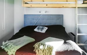 a bed in a room with a bunk bed at Nice Home In Bollstabruk With House Sea View in Bollstabruk