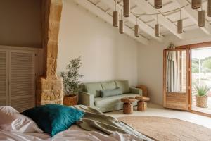 a living room with a bed and a couch at Amagatay Menorca in Alaior