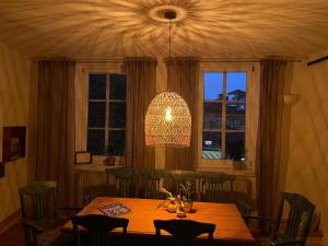 a dining room with a table and a chandelier at Altstadt-Gästehaus mit Garten. Und Herz. in Bad Kreuznach +27 photos