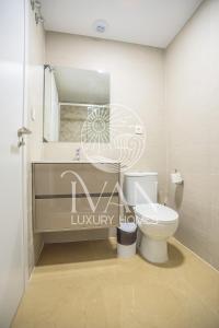 Koupelna v ubytování Casa Ralf Ivan Luxury Homes 9ªPlta Sur 1ªLinea