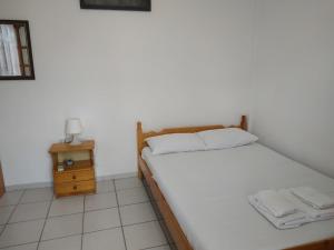 Кровать или кровати в номере The Mesaktis River Rooms 1