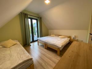 Postel nebo postele na pokoji v ubytování Apartamenty JENDRYCÓWKA