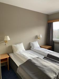Postel nebo postele na pokoji v ubytování Honne Hotell
