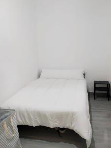 Łóżko lub łóżka w pokoju w obiekcie Renovado apartamento en Delicias by beBalmy