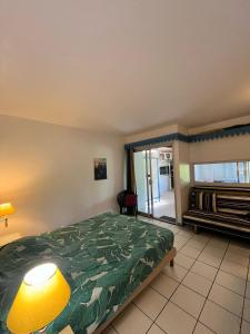 Postel nebo postele na pokoji v ubytování APPARTEMENT Résidence CARAYOU + 11 fotografií
