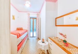 A bed or beds in a room at Il Mosaico Al Mare