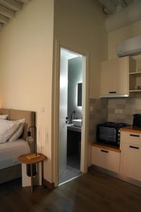Kuchyň nebo kuchyňský kout v ubytování Aegean Gold Syros Suites + 37 fotografií