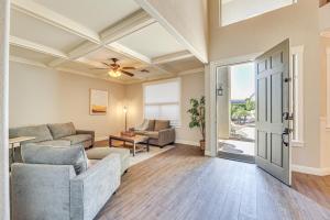 Expansive Mesa Retreat with Private Outdoor Pool! 휴식 공간