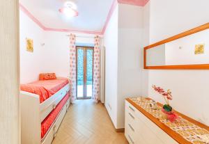 A bed or beds in a room at Il Mosaico Al Mare