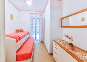 A bed or beds in a room at Il Mosaico Al Mare