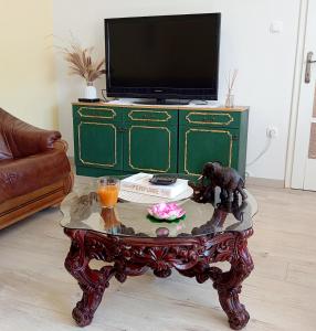 TV a/nebo společenská místnost v ubytování Silvermoon Apartment