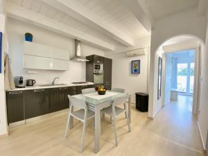a kitchen with a table and chairs in a room at Guendalina in Santa Teresa Gallura