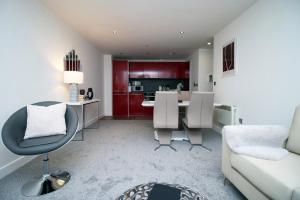A seating area at 2BR Near City centre