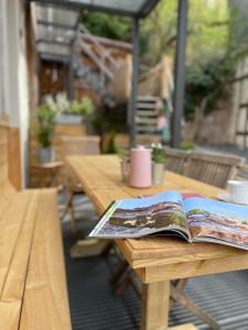 an open book sitting on a wooden table at Altstadt-Gästehaus mit Garten. Und Herz. in Bad Kreuznach
