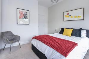 En eller flere senge i et værelse på Modern 3 Bed Flat in Finchley