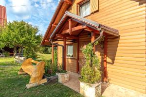 Vườn quanh Chalet With Private Whirlpool And Sauna - Happy Rentals