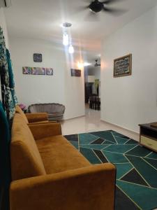 Χώρος καθιστικού στο Homestay Gerbang Desa Seri Iskandar