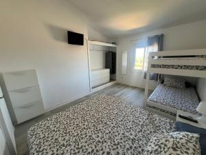 Postel nebo postele na pokoji v ubytování Apartamento Cala Piques + 18 fotografií