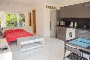 Η κουζίνα ή μικρή κουζίνα στο La Turbie, charmant logement.