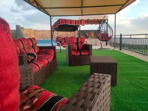 Гостиная зона в Magical Rosemary Chalet
