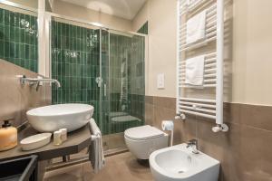 a bathroom with a sink and a toilet and a shower at Pignasuite in Naples