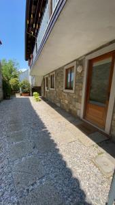 a building with a stone sidewalk next to a door at BORGO CONTOVELLO in Trieste