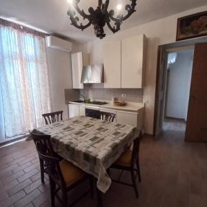 a kitchen with a table with chairs and a dining room at APPARTAMENTO FONTEBELLA in Montemarciano