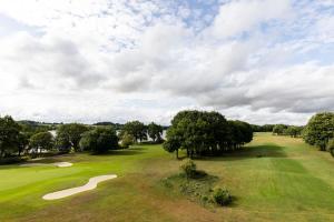 Golf v aparthotelu nebo okolí