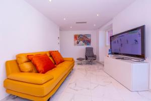 TV o dispositivi per l'intrattenimento presso Yellow View Apartment - Happy Rentals