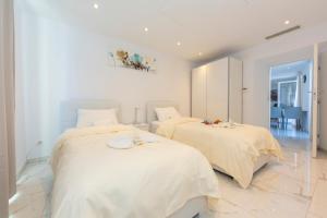 Letto o letti in una camera di Yellow View Apartment - Happy Rentals