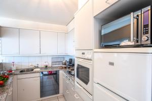 Kuchyň nebo kuchyňský kout v ubytování Divina Minusio - Happy Rentals